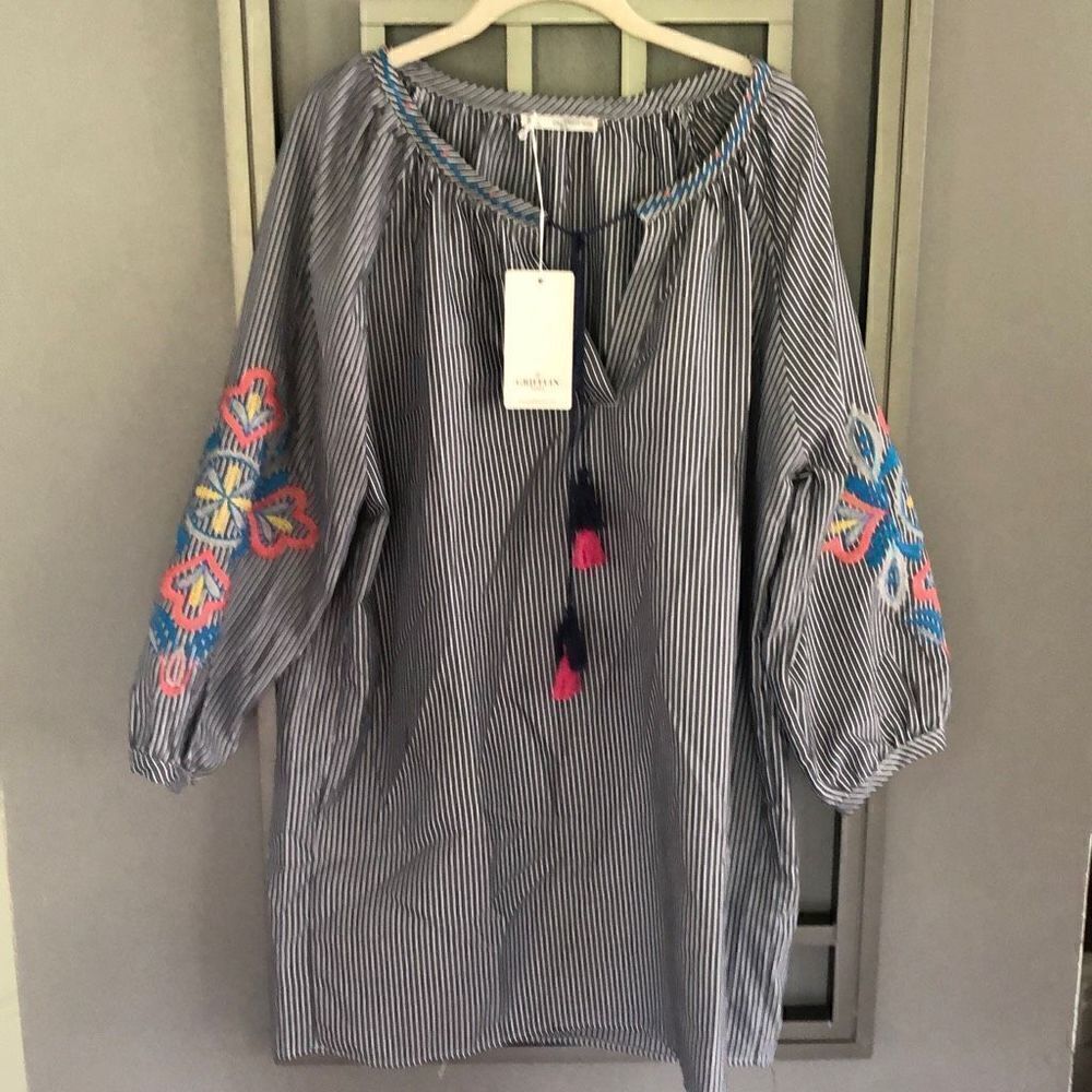 NWT Grifflin Grand white pinstripe, embroidered shirt, dress, cotton size S Tuni